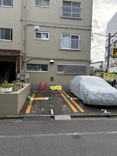 ヒビキ駐車場１番(マルヨネマンションの駐車場写真
