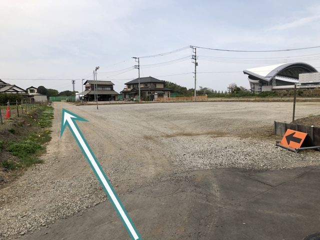 【道順4】写真矢印の方向へ進んでください