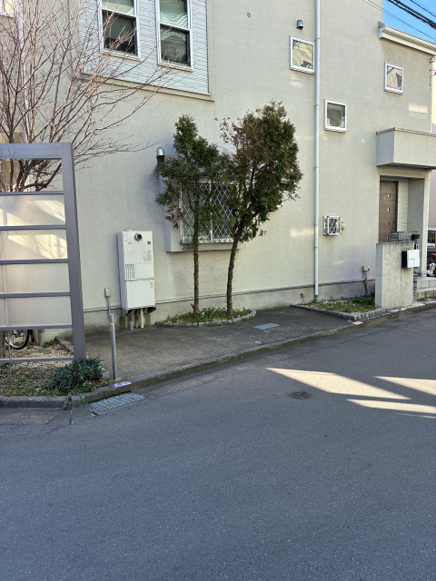 【練馬区高松4丁目】住宅街で安心・静かなバイク専用スペース｜大型可｜24時間利用OKの駐車場写真