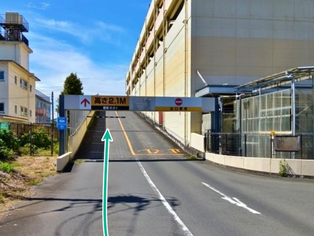 島忠ホームズ小平店【屋上/ご利用時間：10:00〜20:00】の駐車場写真