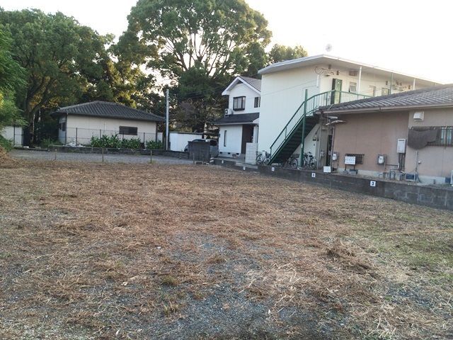 【道順3】ご利用駐車場になります。ご予約された駐車場に間違いないか確認し、ご予約されたスペースに駐車してください。