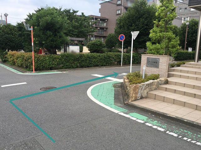 【道順6】こちらを「右折」してください。