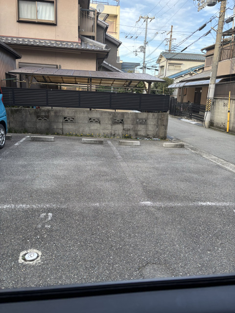 石津ガレージの駐車場写真