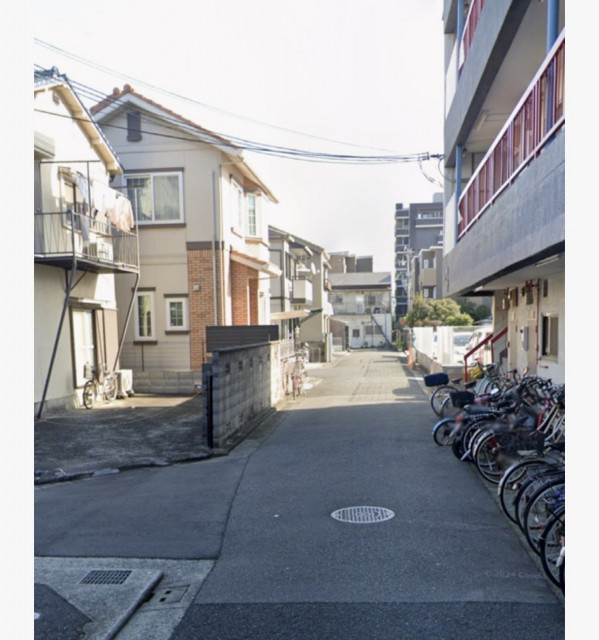 石津ガレージの駐車場写真