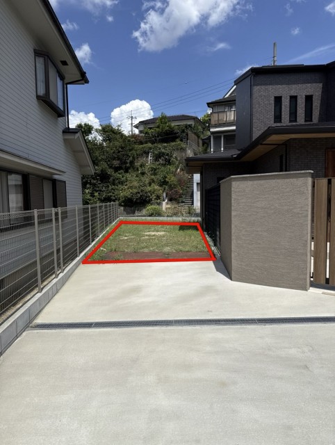 伊加賀北町3-11駐車場【ひらかたパーク徒歩6分、枚方公園駅徒歩3分】土部分の駐車場の駐車場写真
