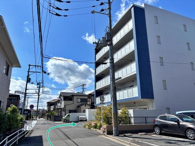サンソレイユ秋篠駐車場の駐車場写真