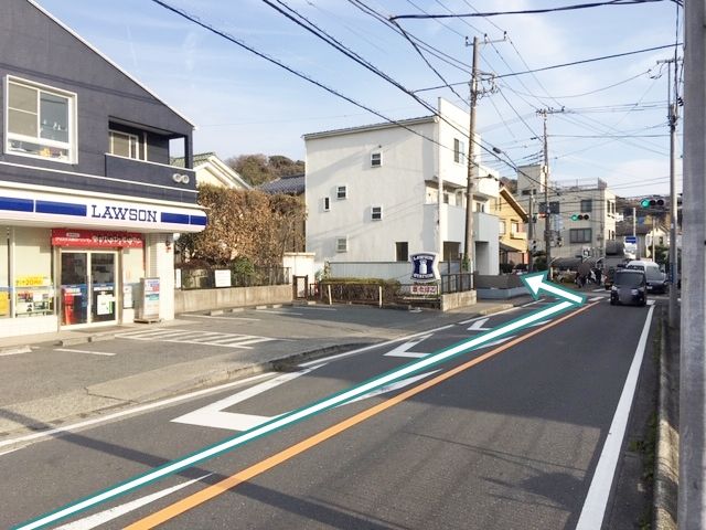 1.ローソンの先の交差点を左折