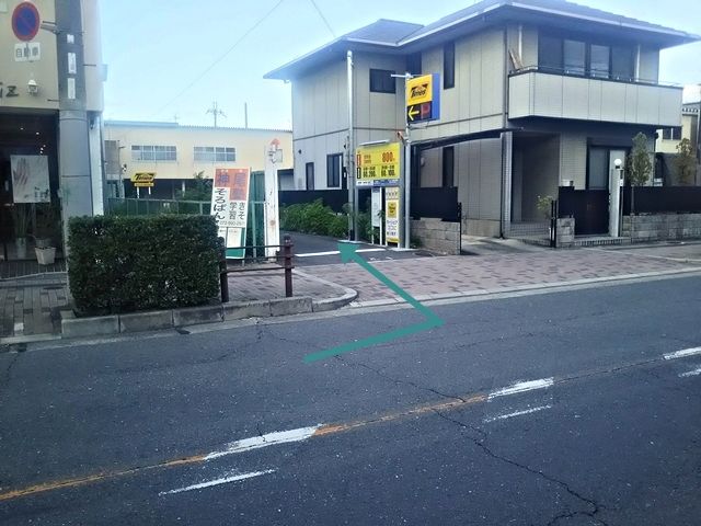 1.駐車場入り口です