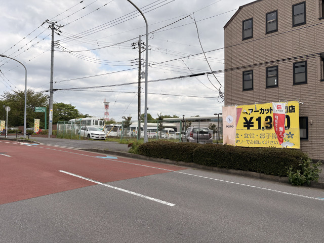 ヘアーカットフラワー囲護台3丁目13-3駐車場の駐車場写真