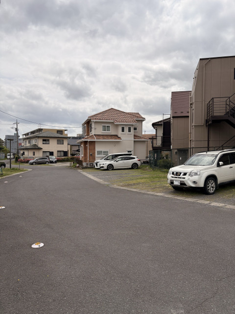 ヘアーカットフラワー囲護台3丁目13-3駐車場の駐車場写真