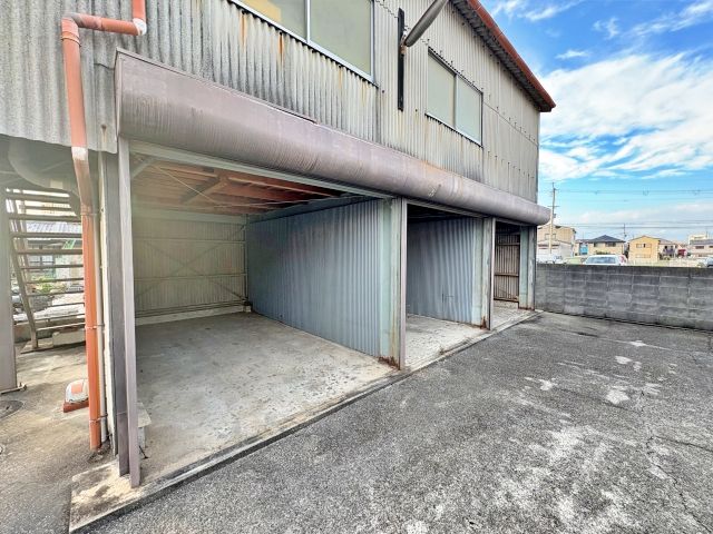 西本ガレージ(下出)の駐車場写真