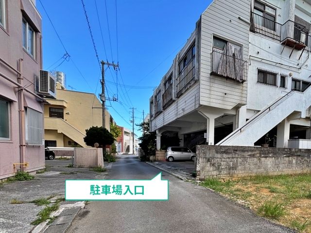 安慶名3-3-30駐車場の駐車場写真