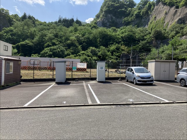 生瀬1131-115駐車場　２番の駐車場写真