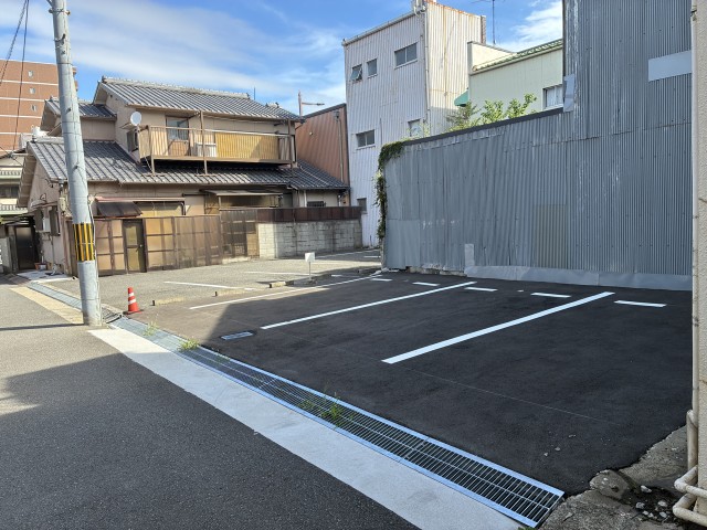 堀止西1丁目1-8駐車場の駐車場写真