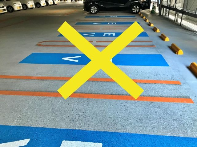 カラーコーンの置いていないスペースには、駐車いただけませんので、ご注意ください。