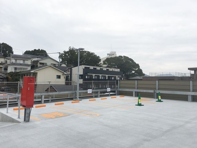 駐車場内