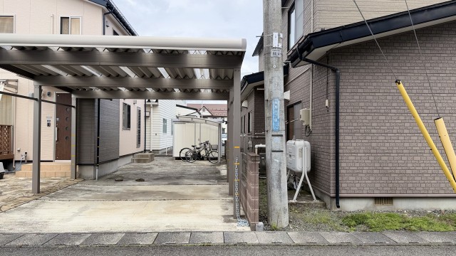 本宮3丁目13-6駐車場【屋根あり／カーポート付】の駐車場写真