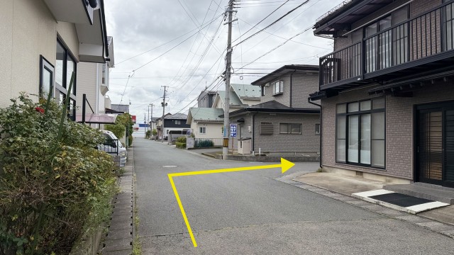 本宮3丁目13-6駐車場【屋根あり／カーポート付】の駐車場写真