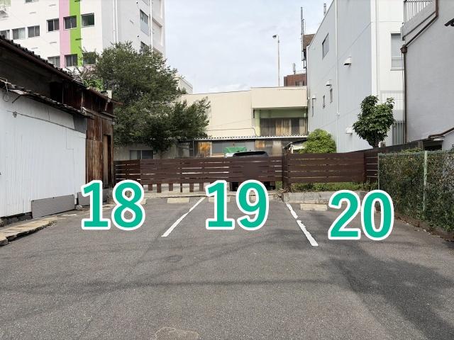 長谷川ガレージの駐車場写真