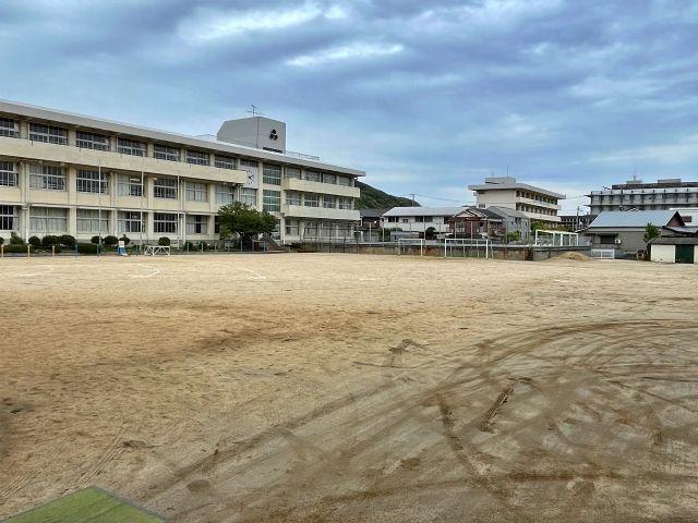 第一小学校【淡路島まつり公式駐車場】の駐車場写真