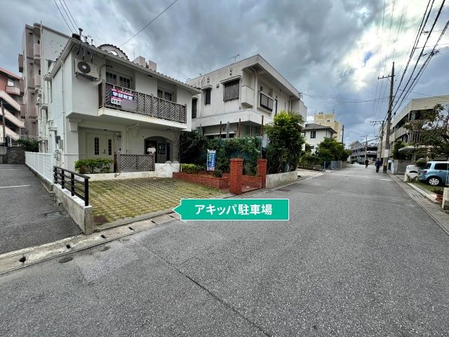 赤嶺2-12-14駐車場【1】の駐車場写真