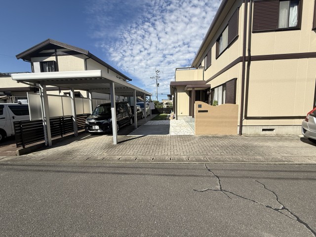 宮城県宮城郡利府町青葉台の駐車場写真