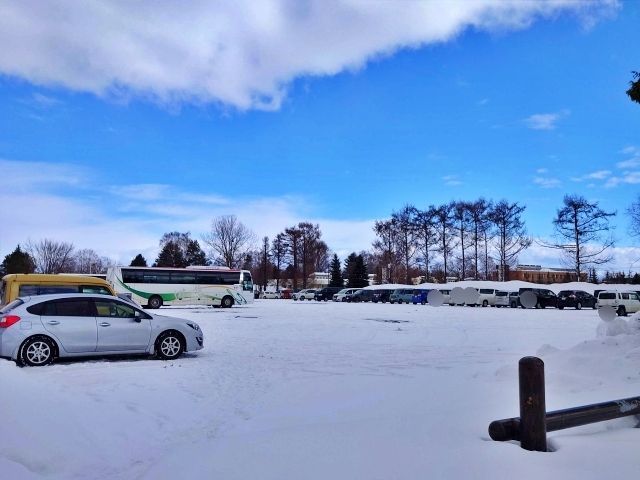 P1 道北アークス大雪アリーナ裏【利用時間：AM 6:00〜13:00まで】※入庫時間：AM 6:00〜8:00までの駐車場写真