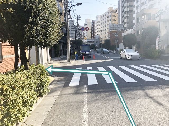 道順1.「市谷小学校前」交差点から駐車場までは一方通行です。通行制限もありますのでご注意ください。
