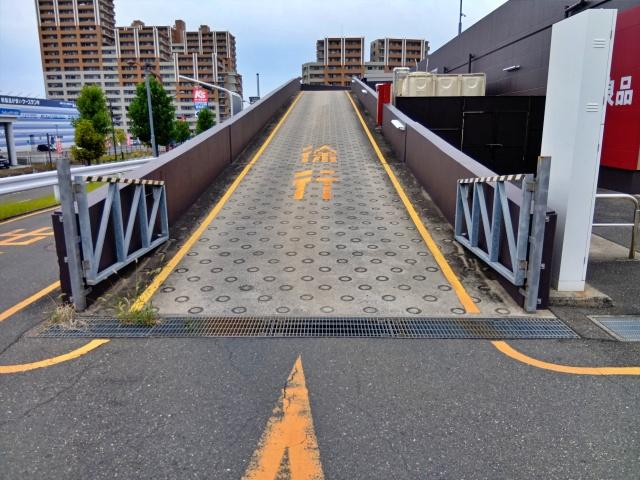 京阪パーキング フレスト松井山手店【北棟（無印良品）屋上駐車場】の駐車場写真