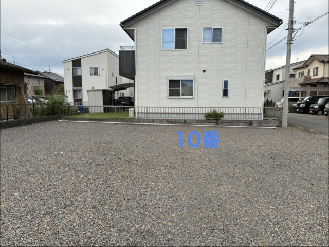 石井町　菊池駐車場　4台の駐車場写真