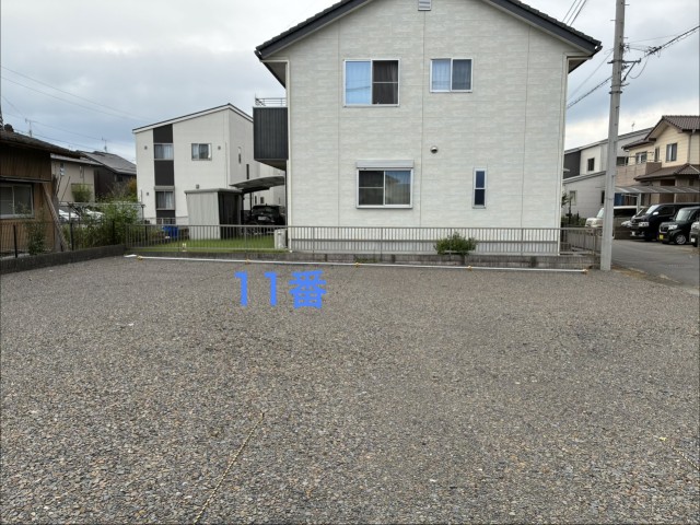石井町　菊池駐車場　4台の駐車場写真