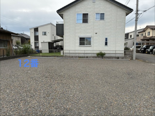 石井町　菊池駐車場　4台の駐車場写真