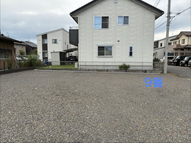 石井町　菊池駐車場　4台の駐車場写真