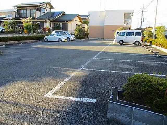 レオパレスシュクルドゥジエーム駐車場【17894】の駐車場写真