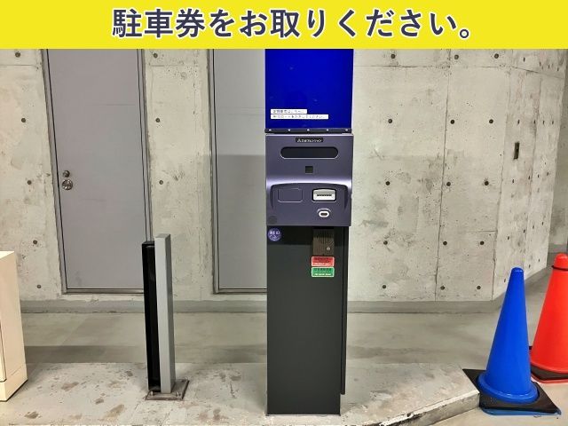 ダイビル本館・中之島四季の丘駐車場【平日のみ：16:00~23:00】※大型車/高さ：200cm以下の駐車場写真