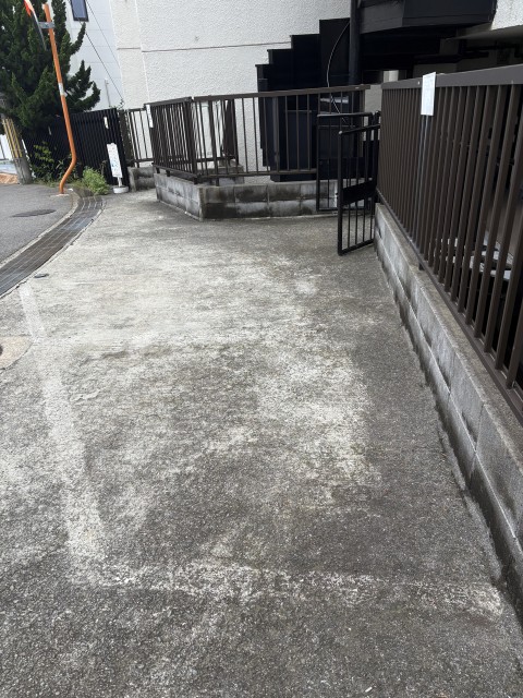 東野町2043-128駐車場の駐車場写真