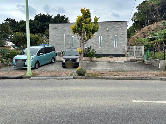 比屋根4丁目25-7駐車場の駐車場写真