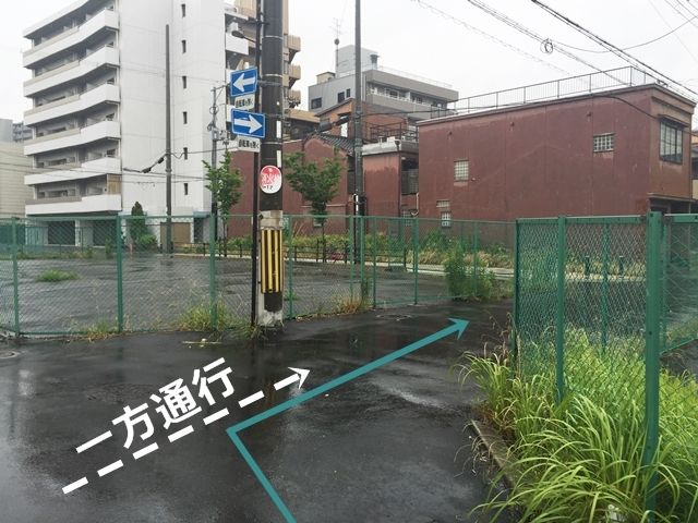 【道順4】こちらの道に進入してください。