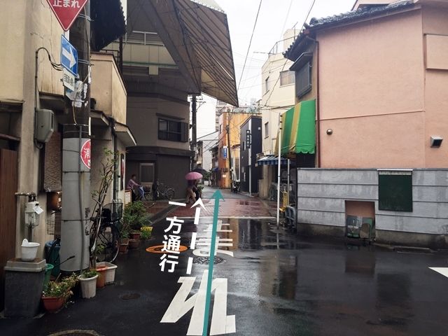 【道順7】歩行者に注意しながら直進してください。