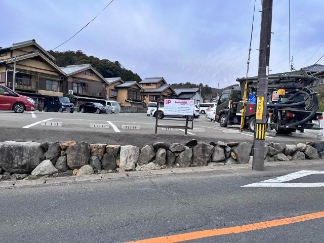 波多野ガレージの駐車場写真