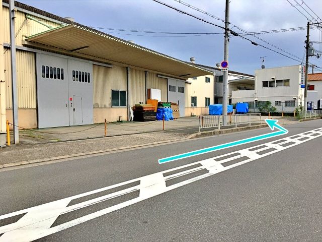 反対側から見た駐車場入り口