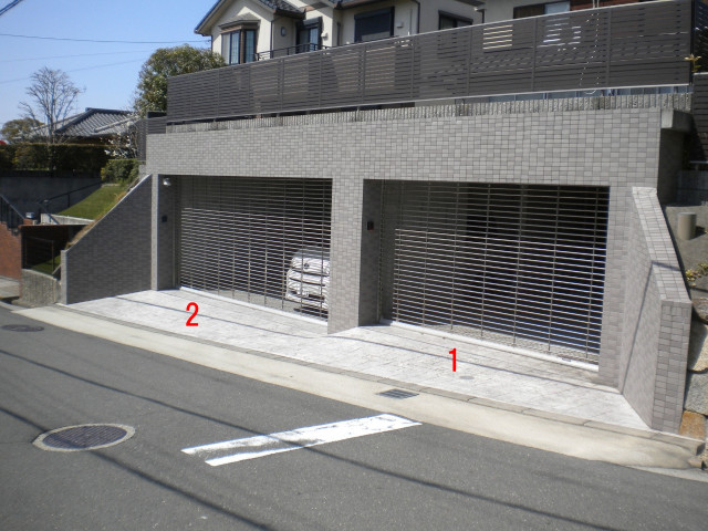 1.成田町屋根シャッター監視カメラ付きEV充電可の駐車場写真