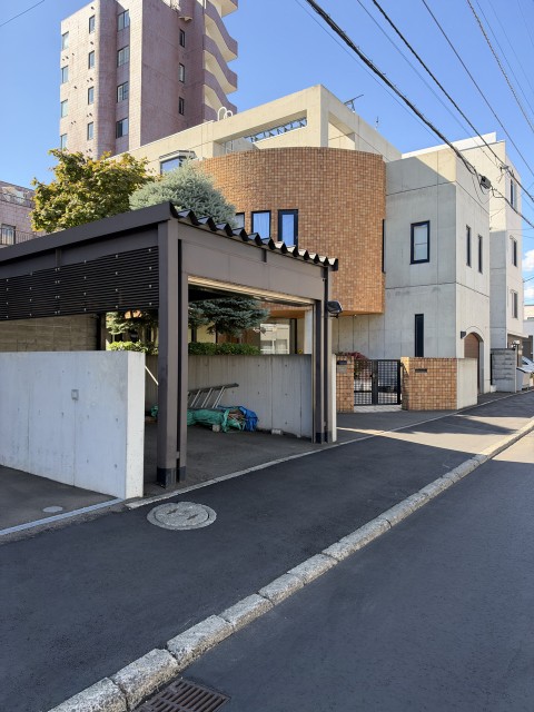 宮の森2条5丁目1-24駐車場の駐車場写真