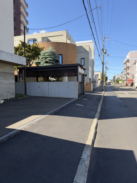 宮の森2条5丁目1-24駐車場の駐車場写真
