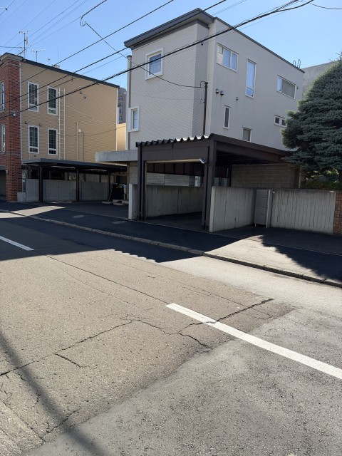 宮の森2条5丁目1-24駐車場の駐車場写真