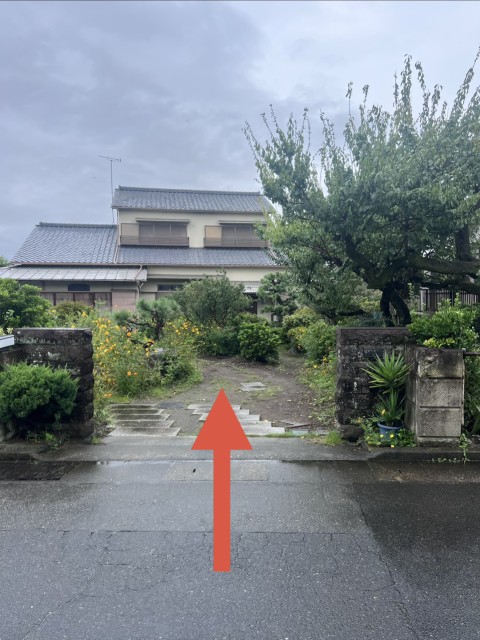 下曽我小学校徒歩30秒　曽我梅林の駐車場写真