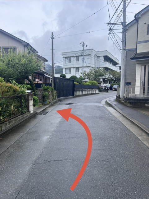 下曽我小学校徒歩30秒　曽我梅林の駐車場写真