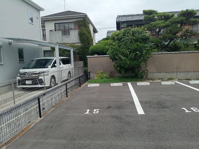 稲田ガレージⅢの駐車場写真