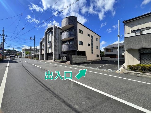 橿原神宮前駅 中央の駐車場写真