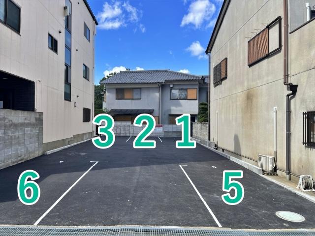 橿原神宮前駅 中央の駐車場写真